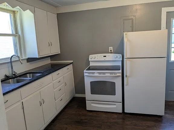 310 N Locust St - Photo 3 of 5