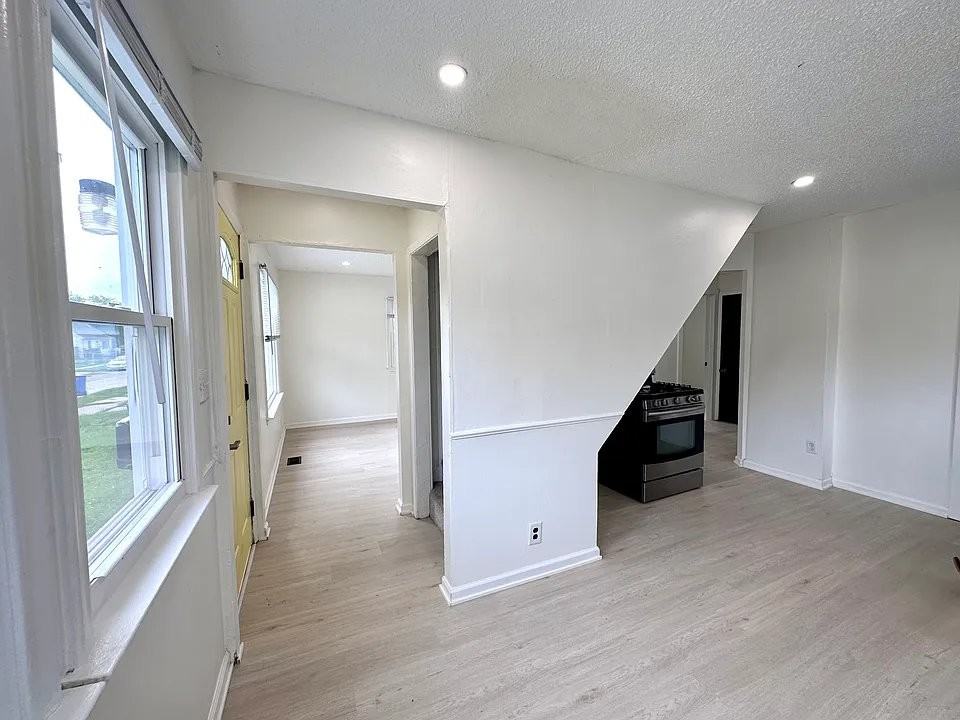 7283 Packard Ave - Photo 4 of 7