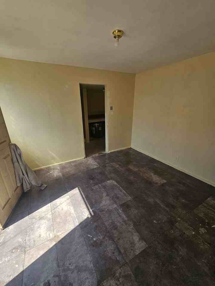9726 Zamora Ave - Photo 4 of 6