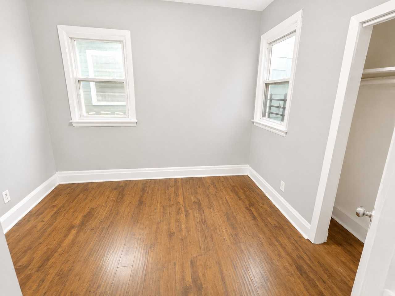 313 S 19th St #2 - Photo 4 of 8