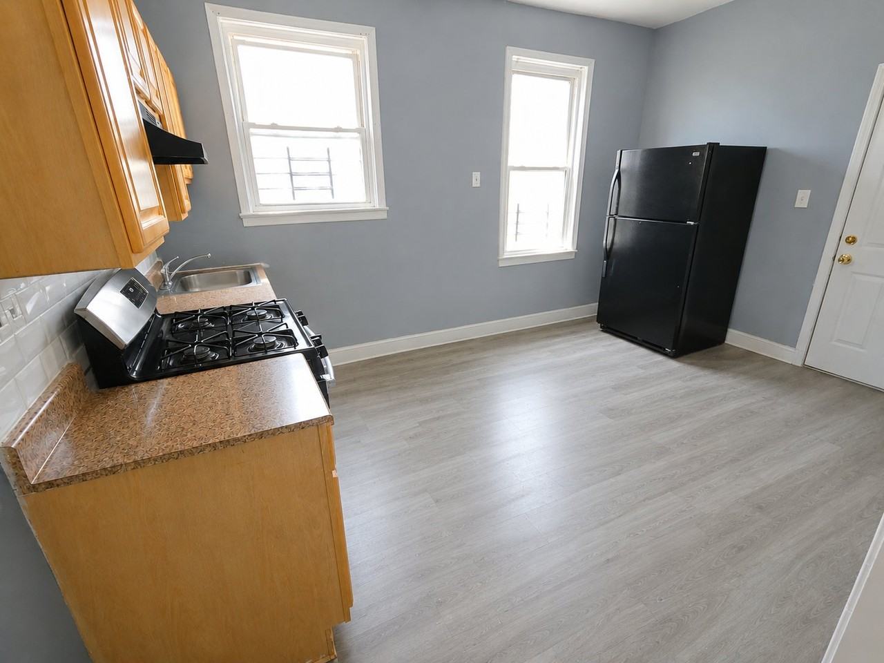 313 S 19th St #2 - Photo 7 of 8