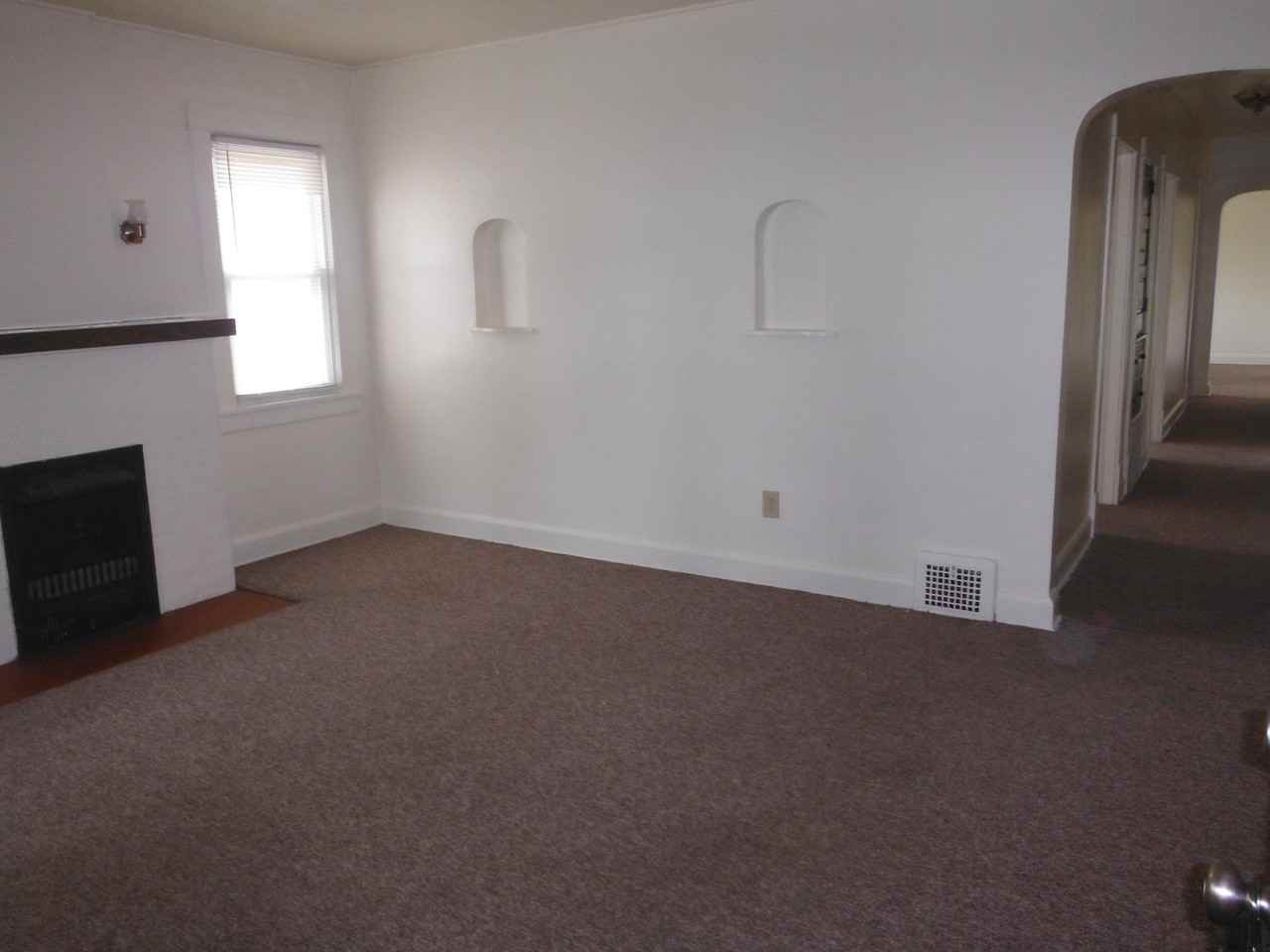1005 Broad Ave Nw #201 - Photo 3 of 14