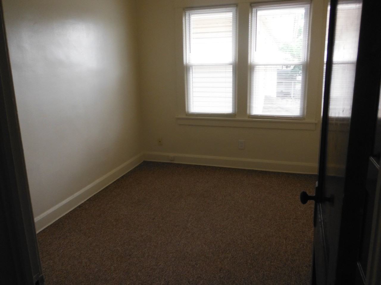1005 Broad Ave Nw #201 - Photo 7 of 14