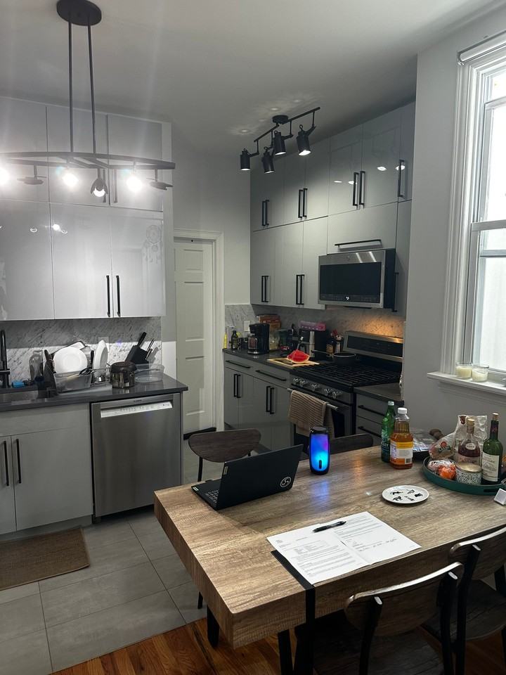 710 Leonard St - Photo 5 of 6