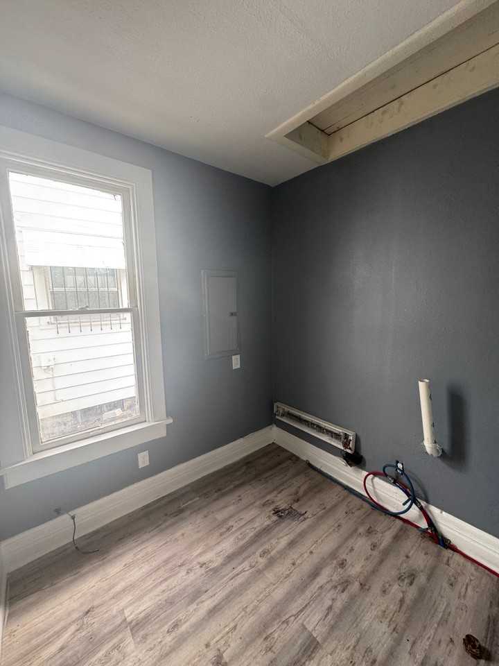 124 Everett St - Photo 5 of 7