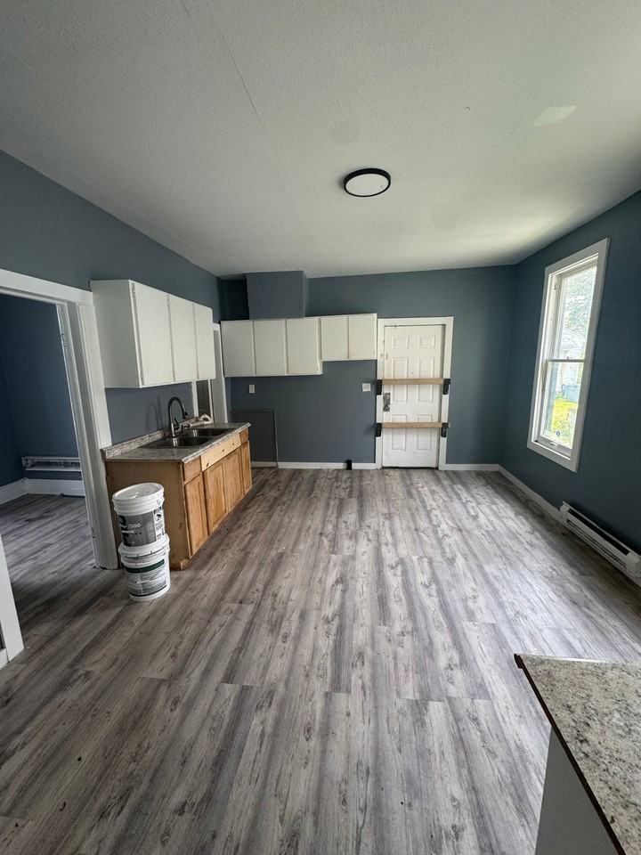 124 Everett St - Photo 6 of 7