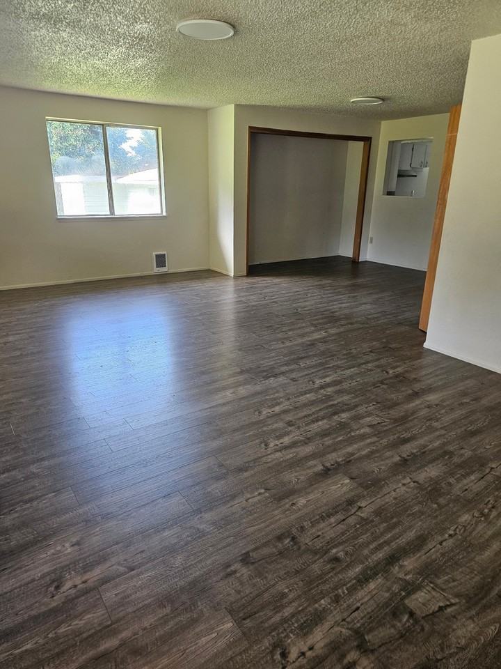 7519 Lakewood Dr W - Photo 2 of 20