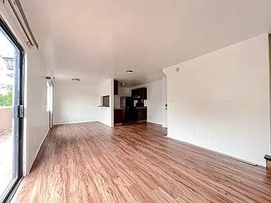 14746 Delano St #10 - Photo 2 of 15