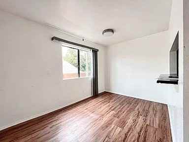 14746 Delano St #10 - Photo 4 of 15