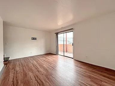 14746 Delano St #10 - Photo 5 of 15