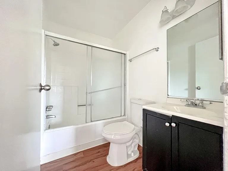 14746 Delano St #10 - Photo 7 of 15