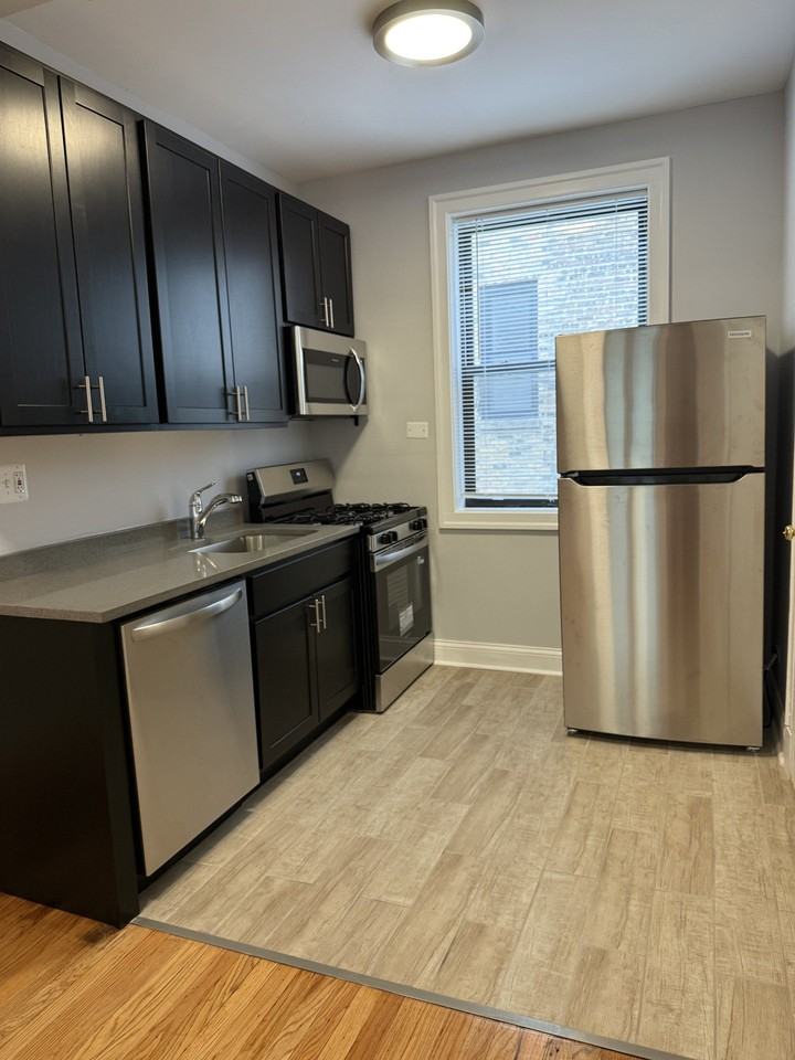3161 N Hudson Ave #I2 - Photo 3 of 12