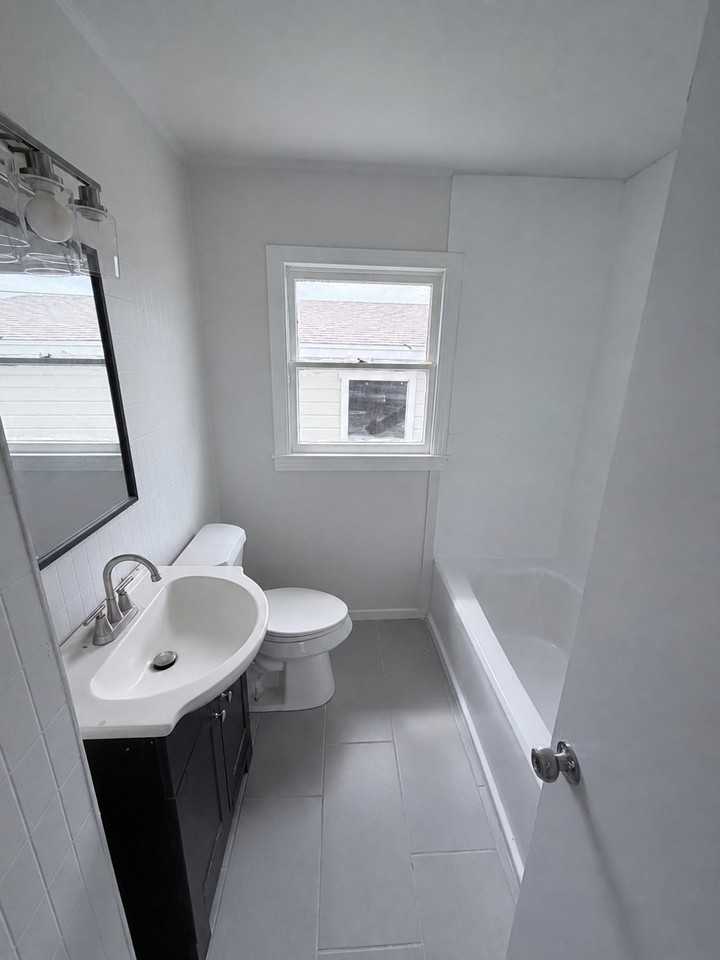 1410 Ray Dr - Photo 2 of 4
