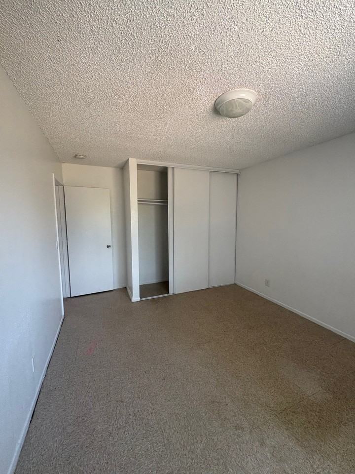12048 Sand Ave #B - Photo 4 of 9