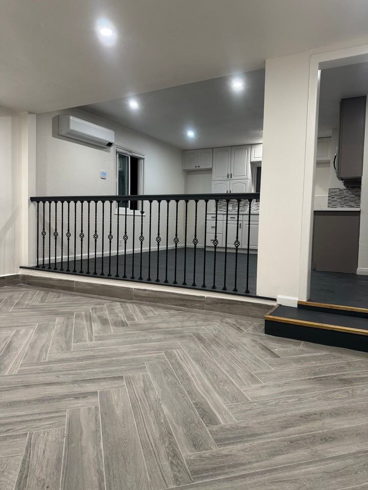 220 S Valley Center Ave - Photo 2 of 6