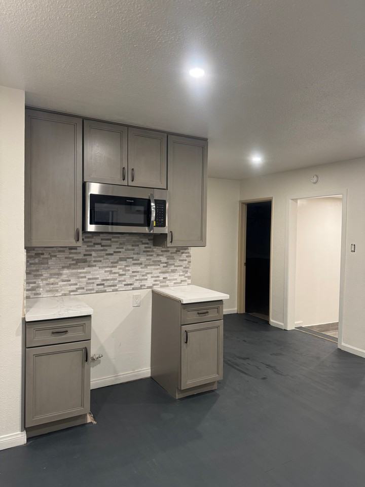 220 S Valley Center Ave - Photo 4 of 6