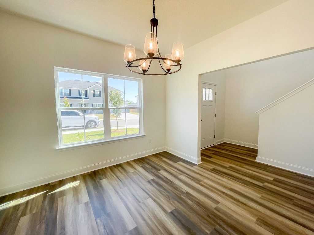 549 Meloney Dr - Photo 4 of 30