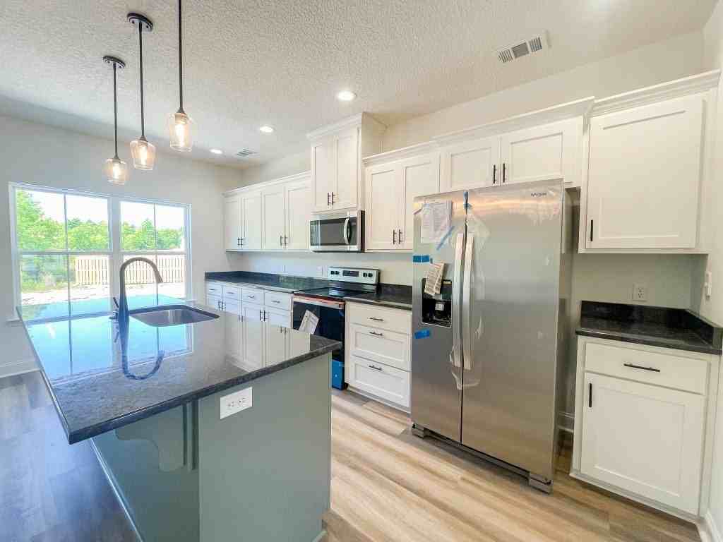 549 Meloney Dr - Photo 6 of 30