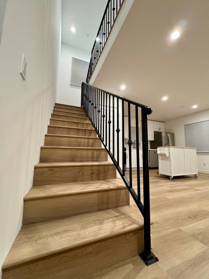 18654 Runnymede St #1-2 - Photo 4 of 12