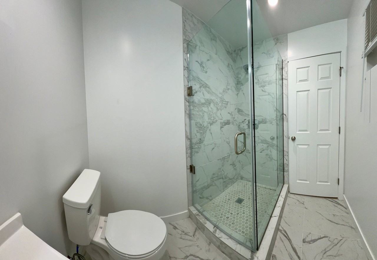 18654 Runnymede St #1-2 - Photo 5 of 12