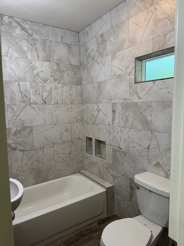 220 S Valley Center Ave Unit A - Photo 5 of 9
