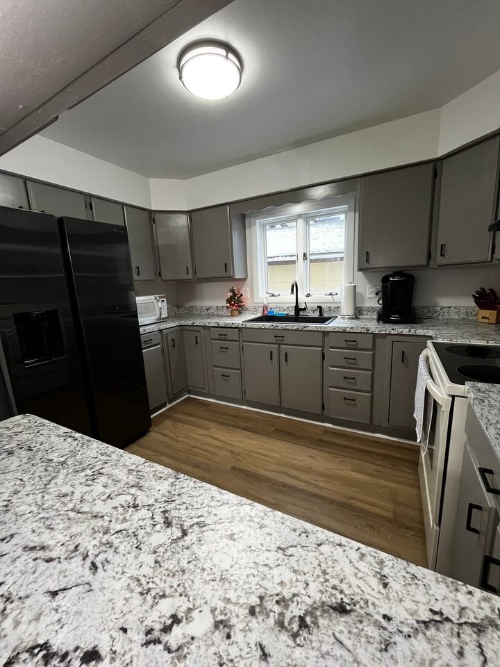 2115 Wiemann Ave - Photo 3 of 10