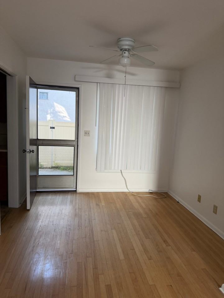 918 W Huntington Dr #J - Photo 4 of 14