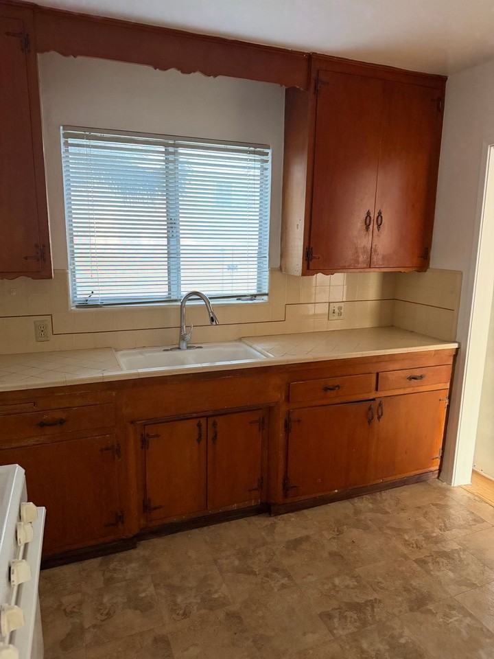 918 W Huntington Dr #J - Photo 6 of 14