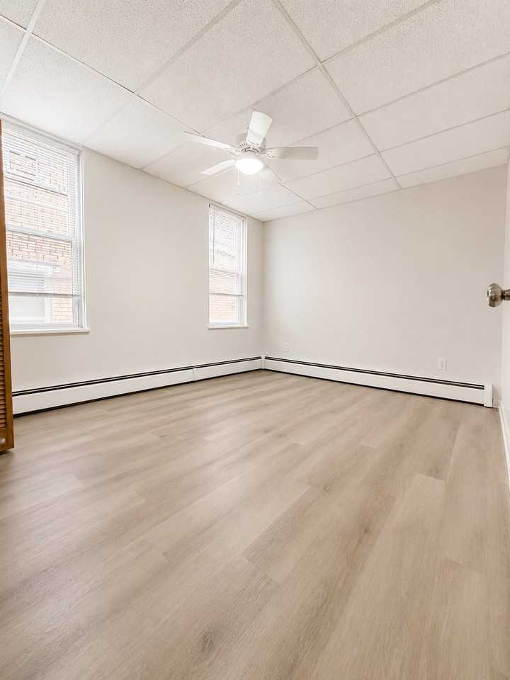 61 N Linwood Ave #1B - Photo 4 of 7