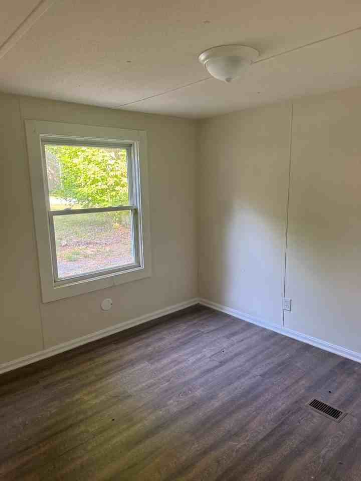 245 Deerfoot Rd - Photo 5 of 12