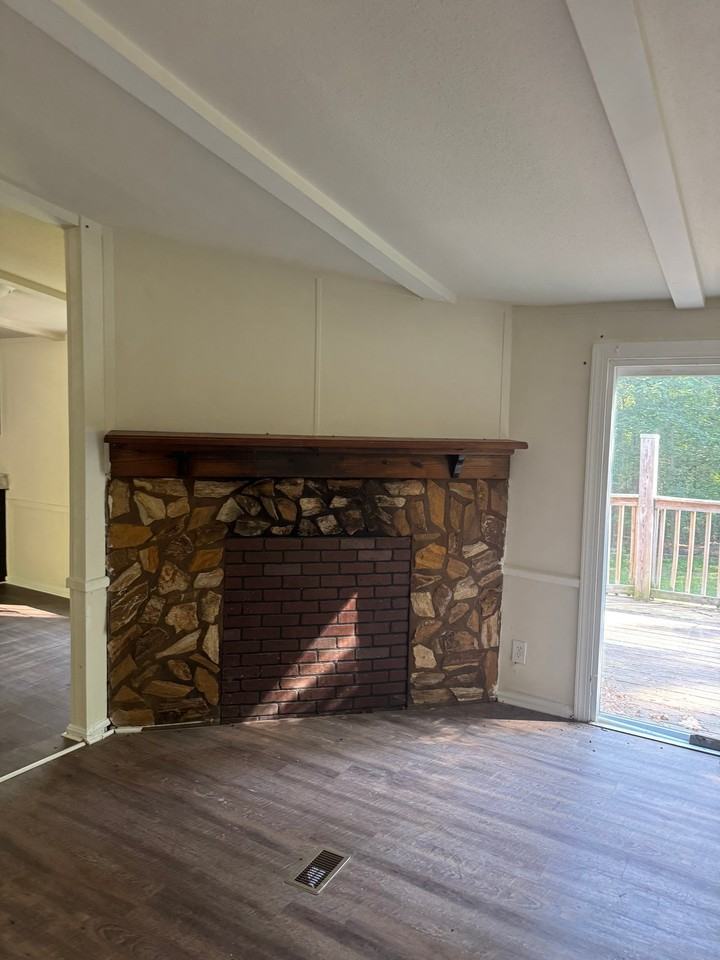 245 Deerfoot Rd - Photo 6 of 12