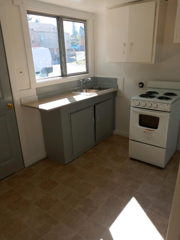 1305 E 1st St #9 - Photo 6 of 7