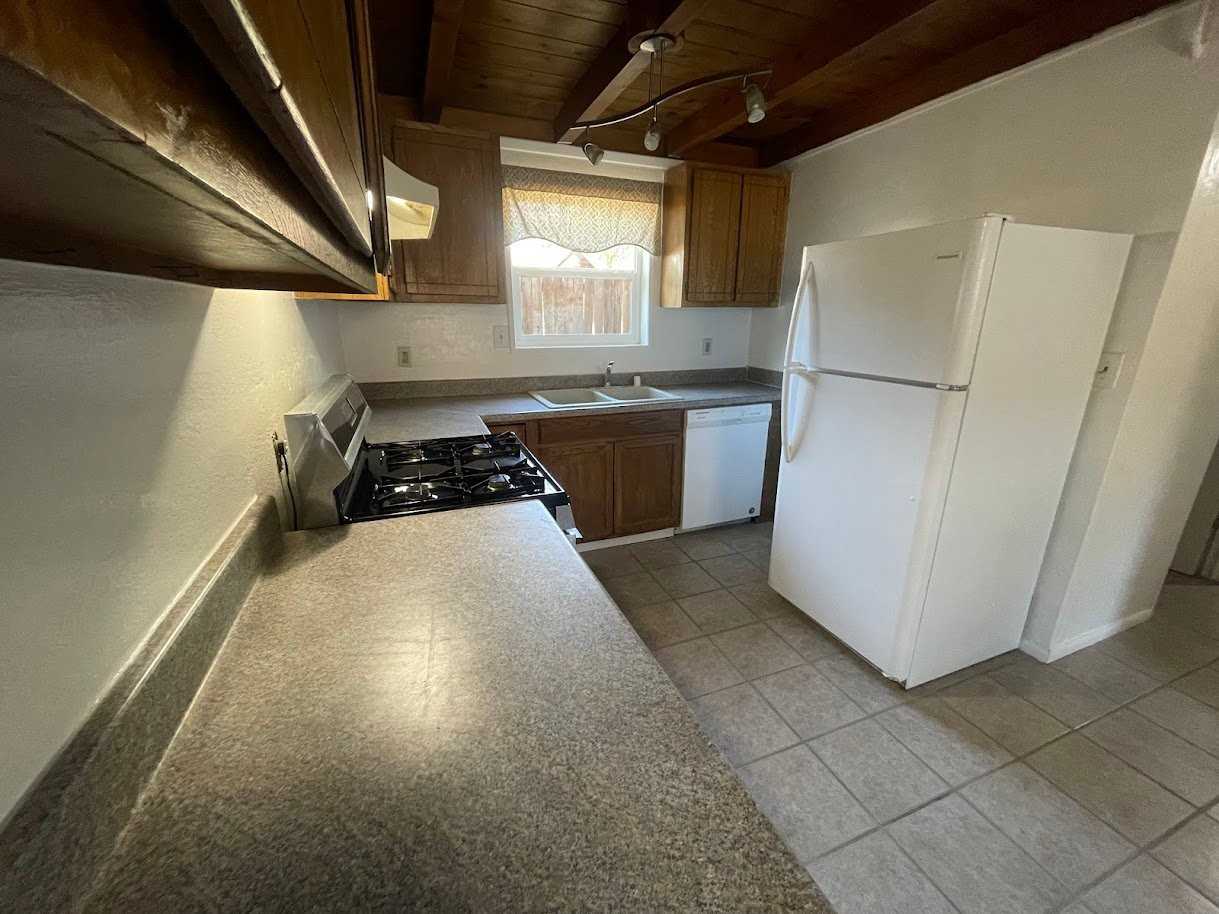 314 S Main Ave - Photo 7 of 17