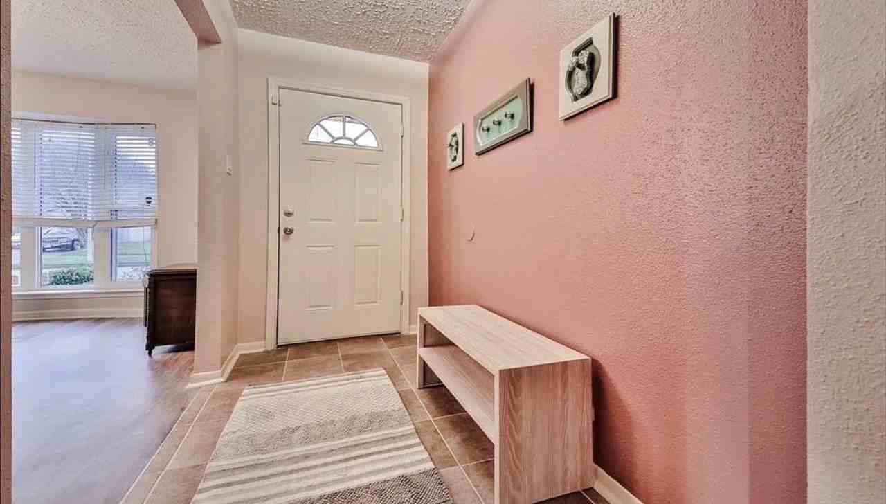 22822 Capitol Landing Ln - Photo 3 of 11