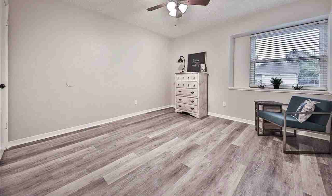 22822 Capitol Landing Ln - Photo 4 of 11