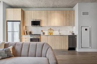 1046 W Van Buren St - Photo 1 of 1