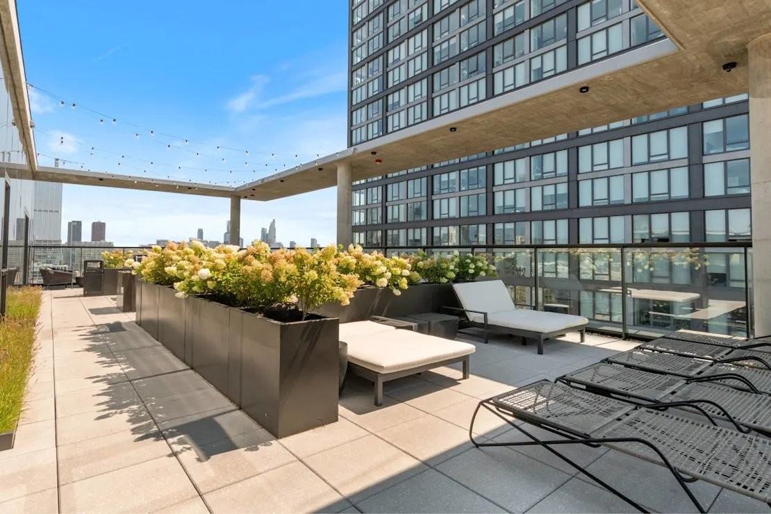 1046 W Van Buren St - Photo 6 of 9