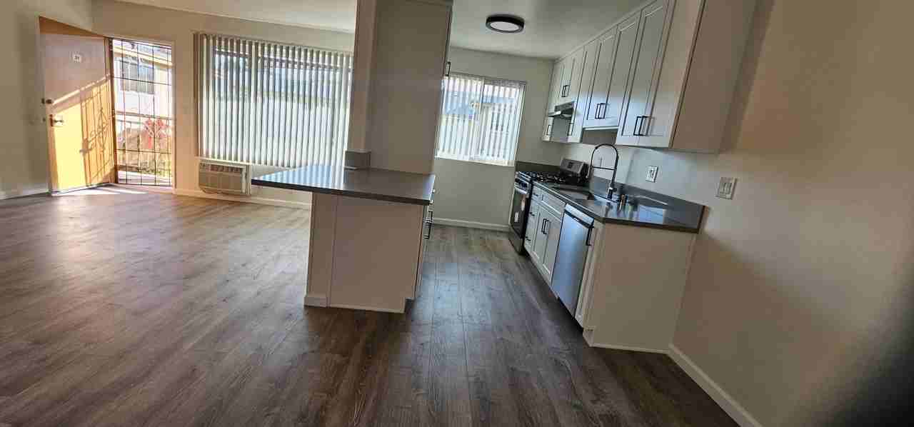 5430 Corteen Pl #42 - Photo 4 of 16