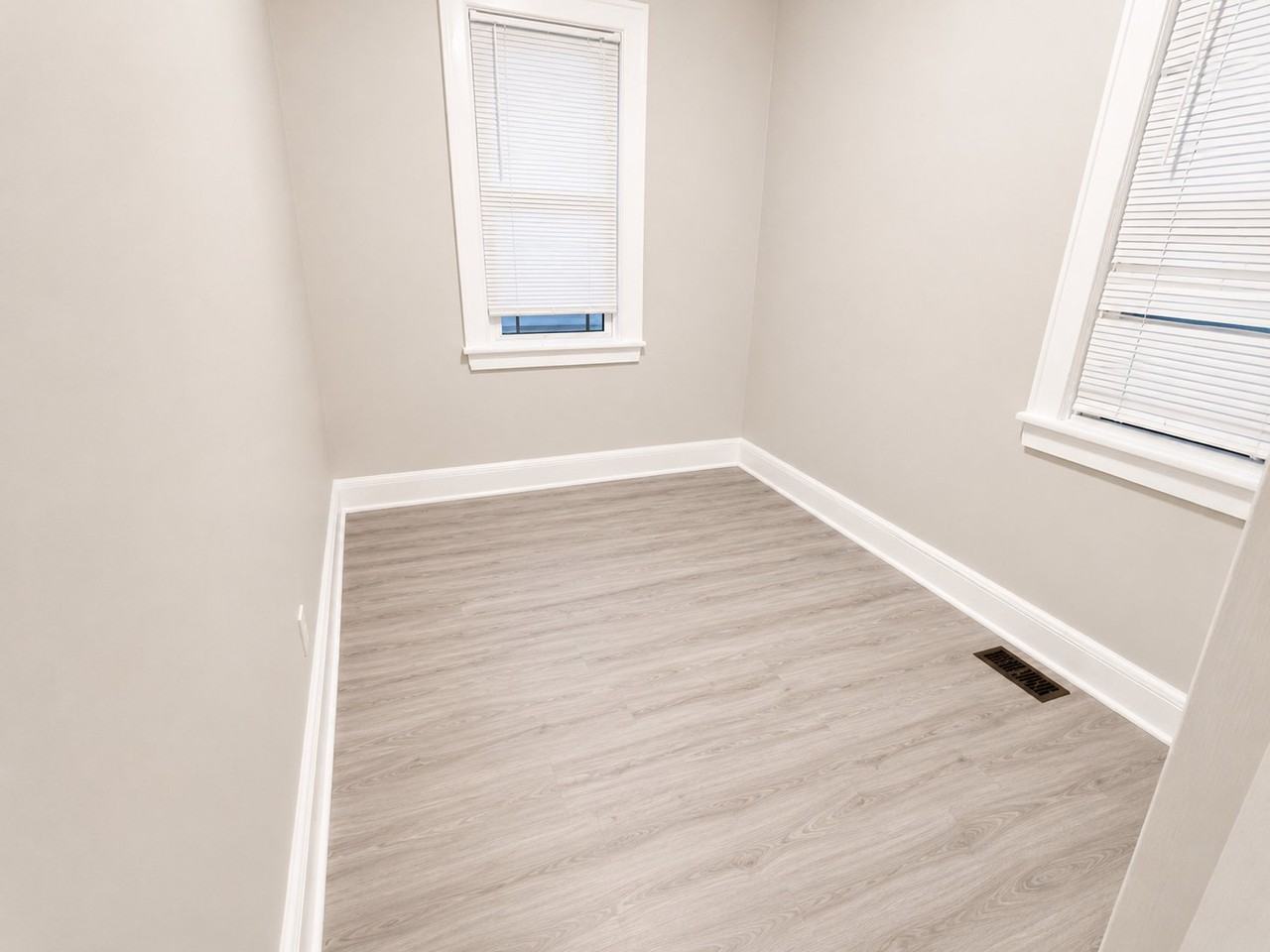 35 Hanford St #1R - Photo 2 of 7