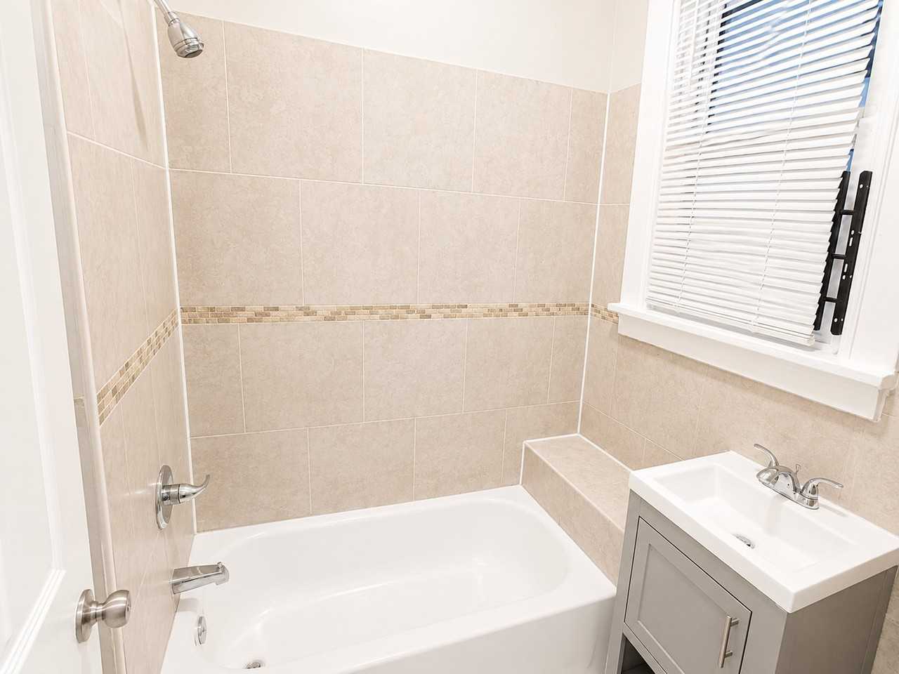 35 Hanford St #1R - Photo 6 of 7