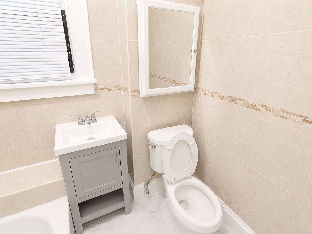 35 Hanford St #1R - Photo 7 of 7