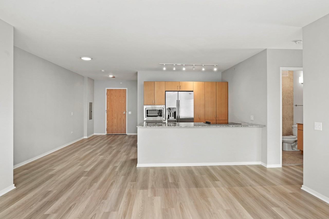 510 N Saint Clair St - Photo 3 of 16