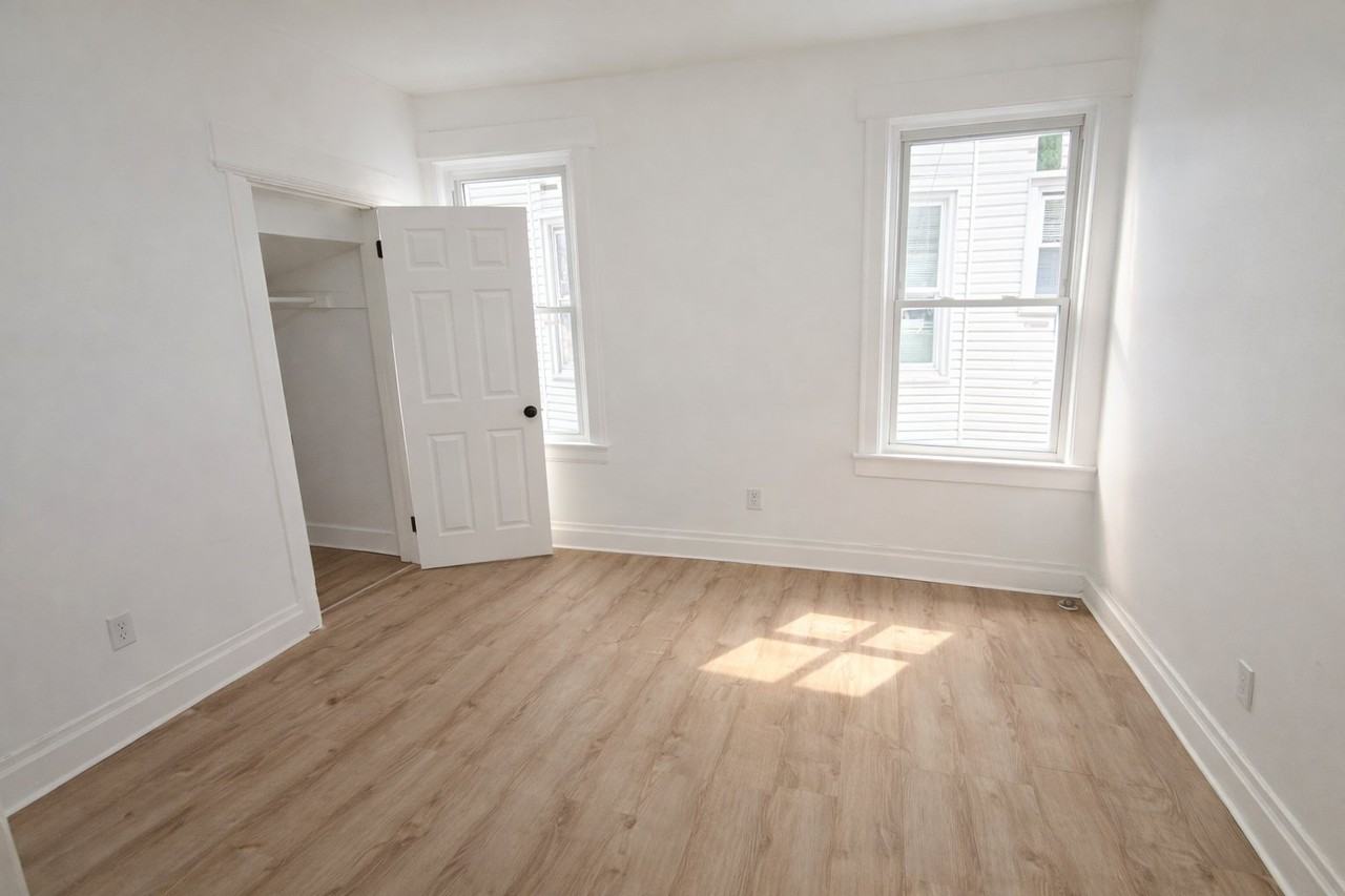 878 S 19th St #1 - Photo 3 of 7