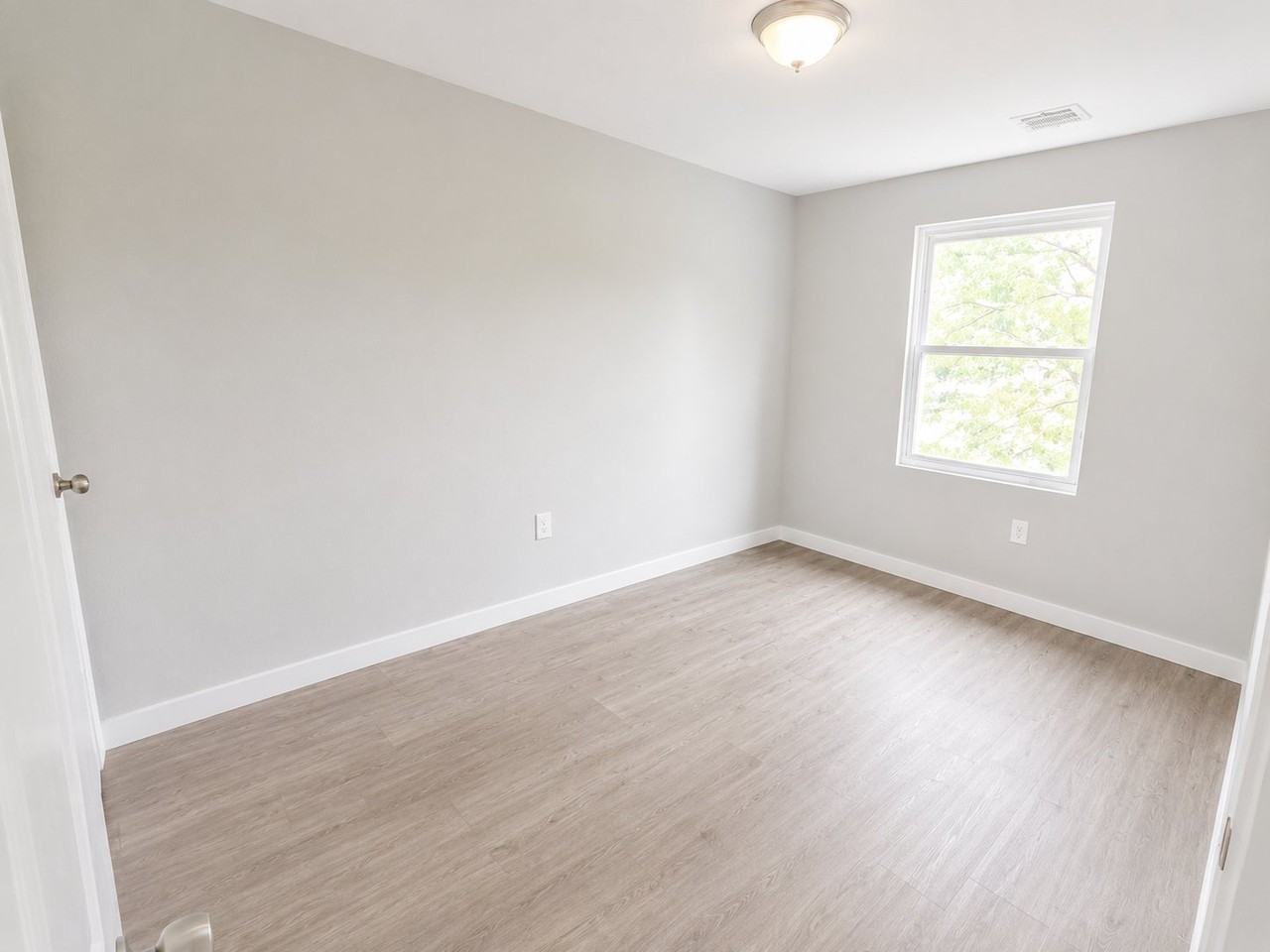 182 Brookdale Ave #3 - Photo 4 of 8