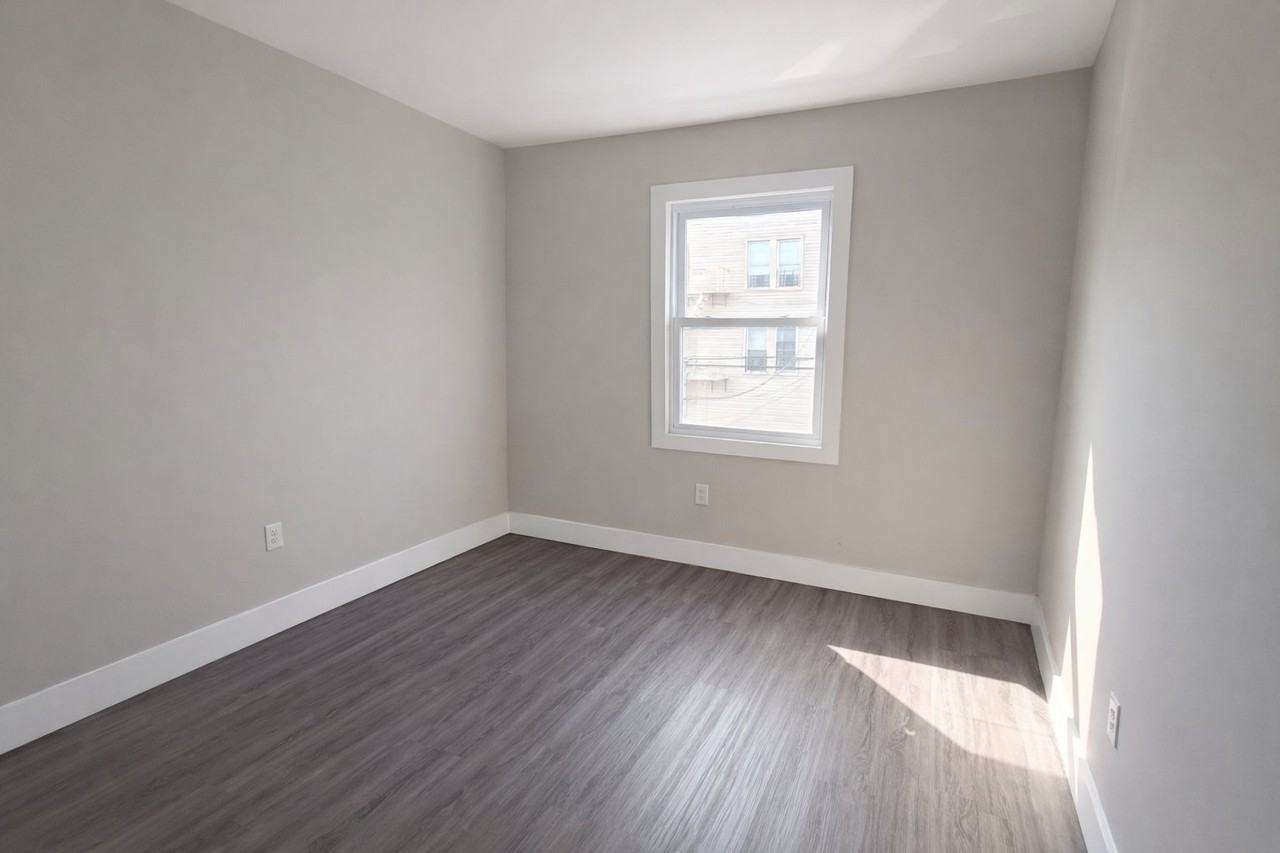 494 S 18th St #3 - Photo 3 of 7