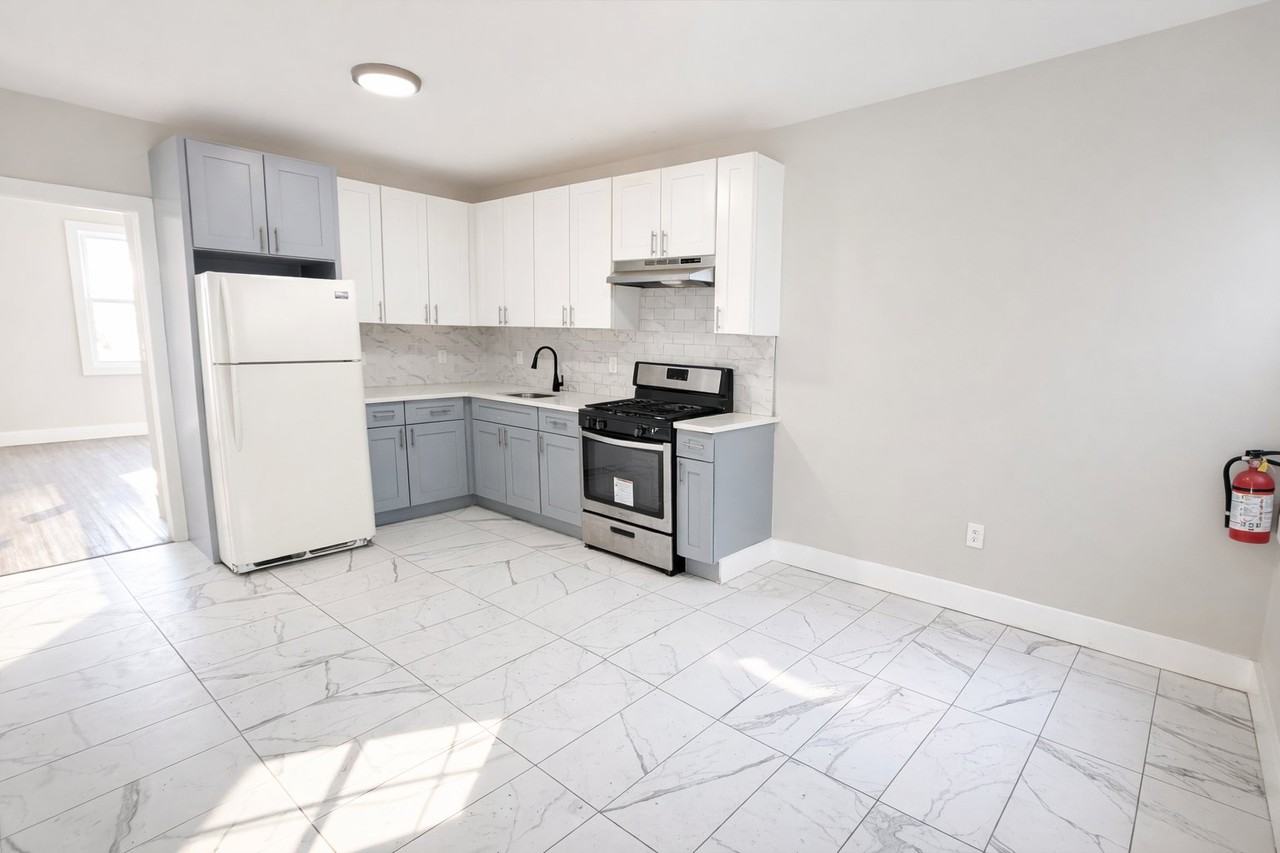 494 S 18th St #3 - Photo 4 of 7