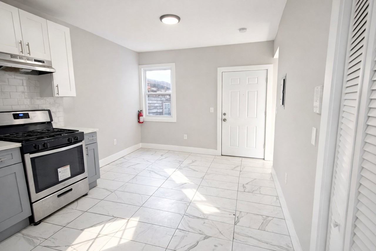 494 S 18th St #3 - Photo 5 of 7