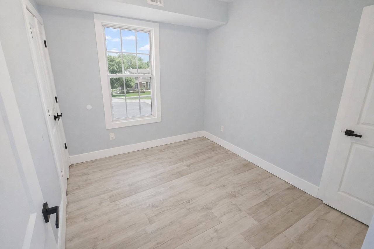 745 S 18th St #1R - Photo 2 of 7