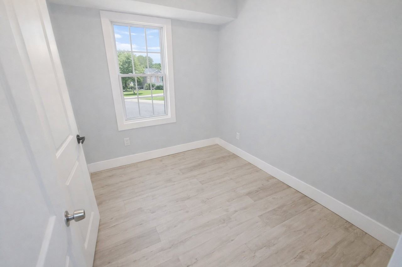745 S 18th St #1R - Photo 3 of 7
