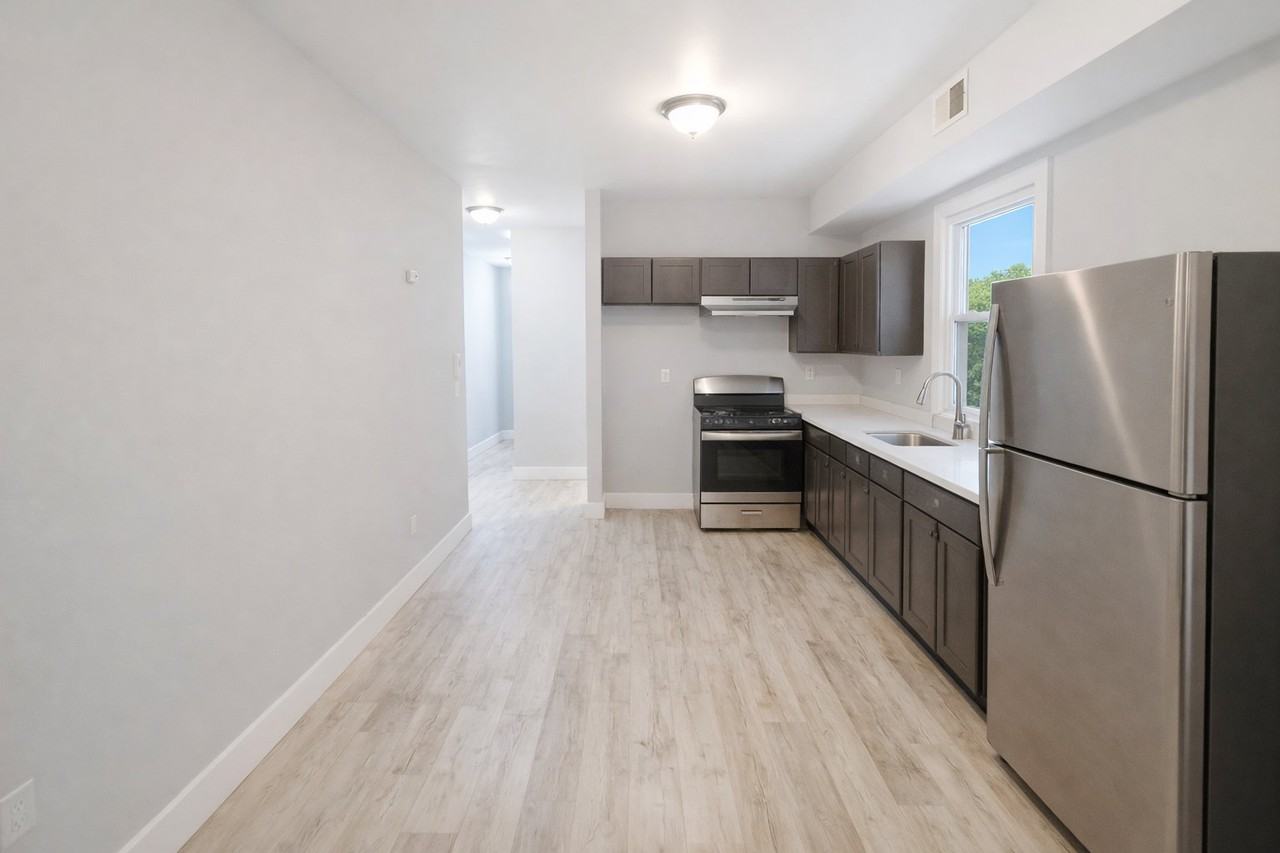 745 S 18th St #1R - Photo 5 of 7